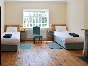 9 bedrooms, free WiFi, bed sheets - 9 bedroom accommodation in Stow Bardolph, near King&rsquo;s Lynn (Stow Bardolph, near King&rsquo;s Lynn)