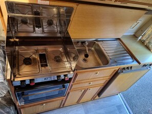 Private kitchen - Camper 5 “Shelby” (Leinster)