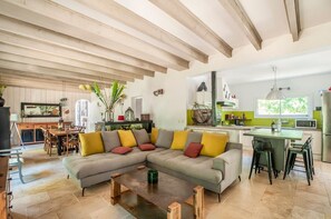 TV, fireplace, DVD player