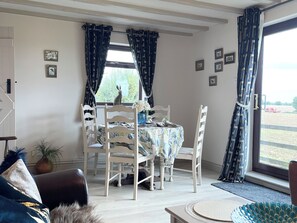 Dining - 2 bedroom accommodation in Southrepps (Southrepps)