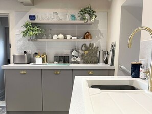 Dishwasher, high chair - 2 bedroom accommodation in Southrepps (Southrepps)