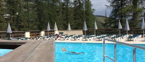 Piscine extérieure, piscine chauffée