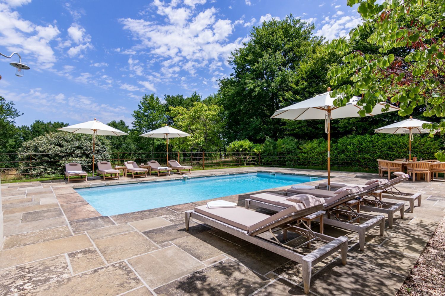 حمّام سباحة مُدفَّأ