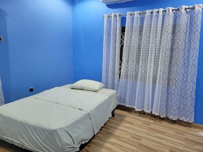 4 chambres, bureau, fer et planche à repasser, Wi-Fi gratuit