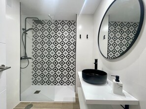 Shower, towels - TORRE BENIDORM LEVANTE (R115) (Benidorm)