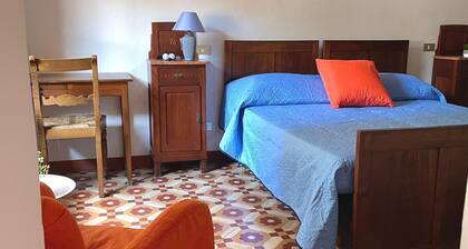 80 square meters available for an entire floor of an 18th century house