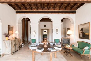 Interior - Villa Soldani - Sixteen Bedroom Villa, Sleeps 33 (Montevarchi)