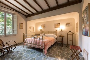 16 soveværelser, strygejern/strygebræt, internetforbindelse, sengetøj