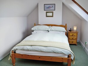 1 habitación, tabla de planchar con plancha, wifi gratis y ropa de cama 