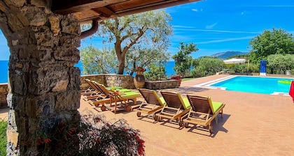 Villa Mediterraneo - Fünf Schlafzimmer Villa, Schläft 12