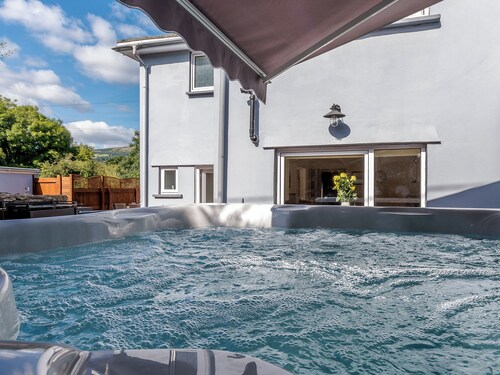 3 bedroom accommodation in Llangattock, near Crickhowell