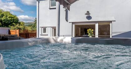 3 bedroom accommodation in Llangattock, near Crickhowell