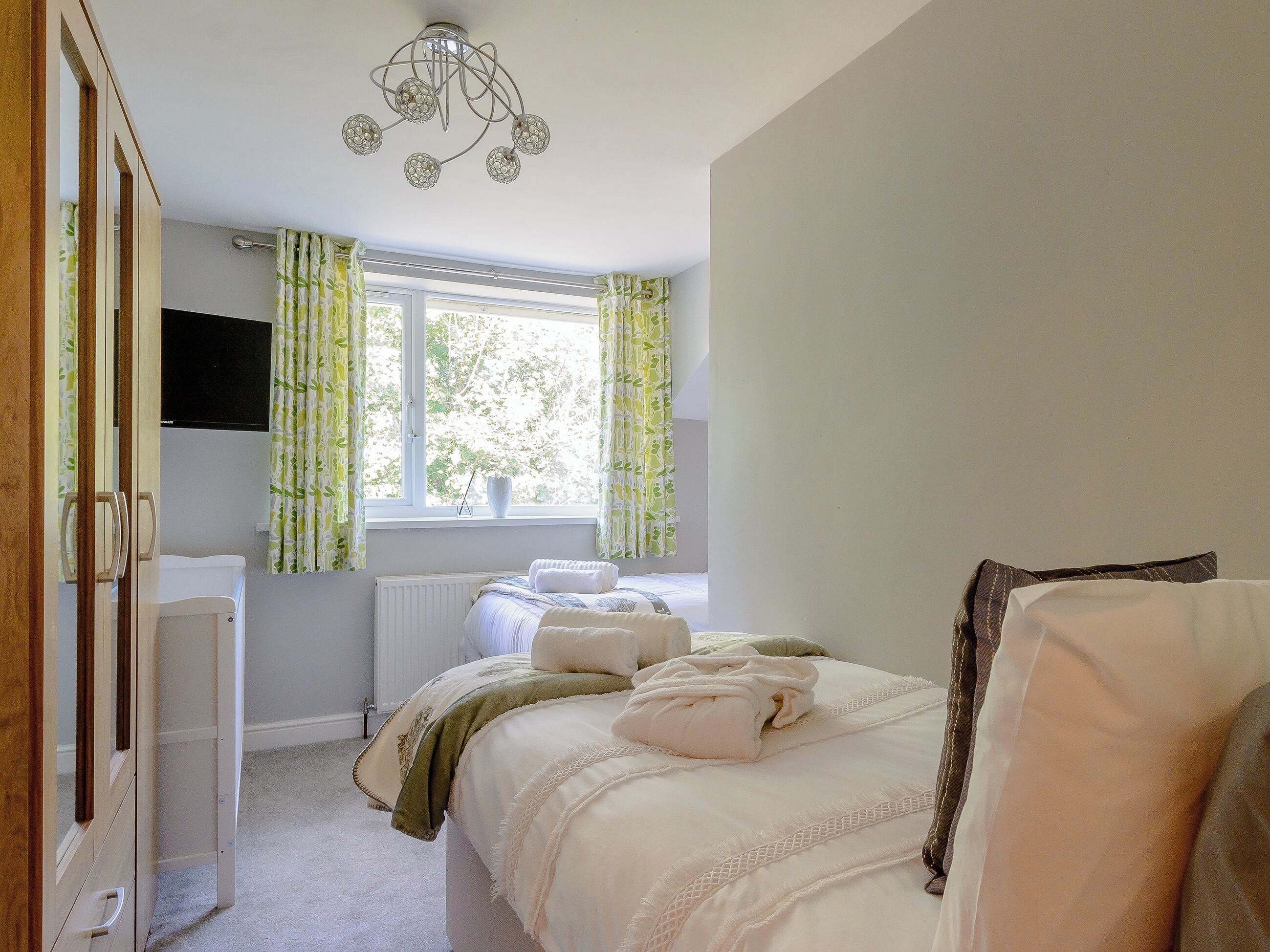 Twin bedroom | Honeycott, Llangattock, near Crickhowell