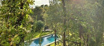 Bastide sleeps 9, large secure swimming pool, not overlooked in Aix en Provence