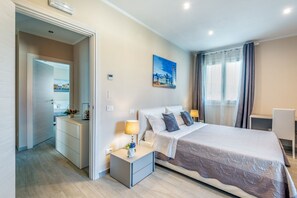 5 bedrooms, iron/ironing board, Internet, bed sheets