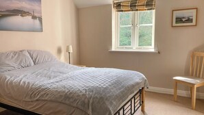 2 bedrooms, WiFi (free), bed sheets