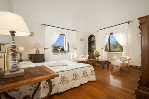 5 camere, una scrivania, ferro/asse da stiro, Wi-Fi