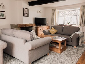 TV - Three Batch Cottages (Chaddesley Corbett, near Bromsgrove)