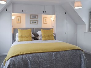 3 bedrooms, free WiFi, bed sheets - Three Batch Cottages (Chaddesley Corbett, near Bromsgrove)