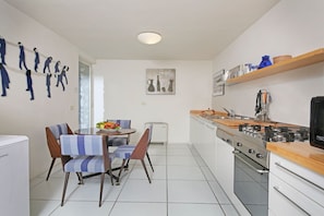 Dishwasher, high chair