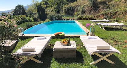 Villa Melinda - Four Bedroom Villa, Sleeps 8
