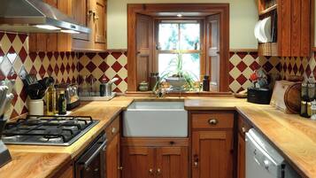 Dishwasher, cookware/dishes/utensils
