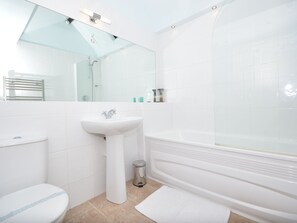 Bathroom - Part of a former school building close to Torquay harbour and town centre. (Torquay)