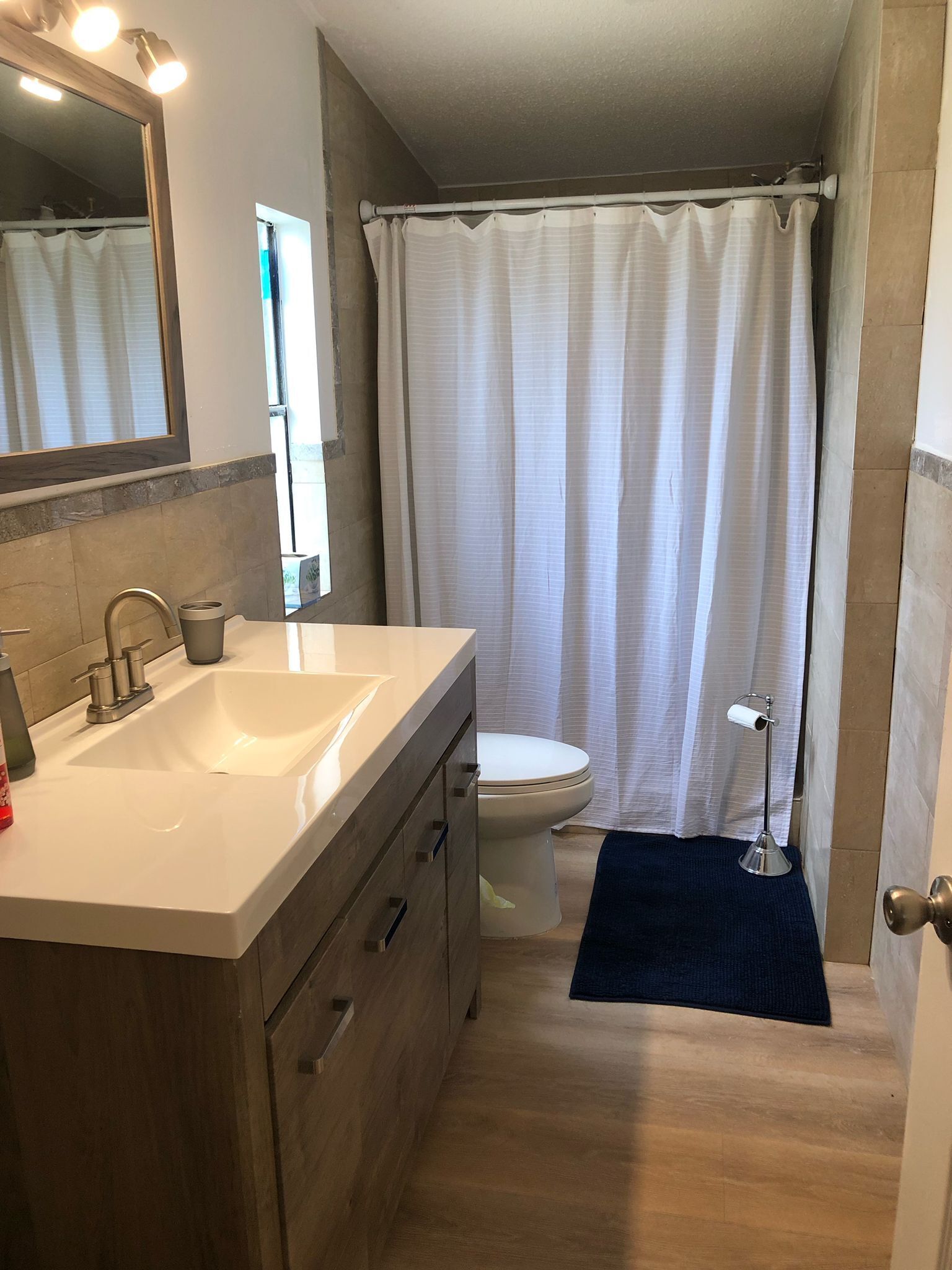 Towels, soap, shampoo, toilet paper