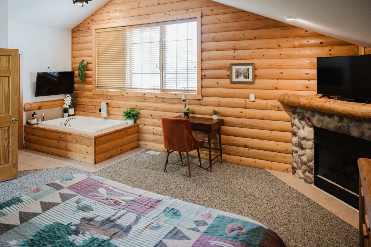 3 bedrooms, desk, iron/ironing board, travel crib