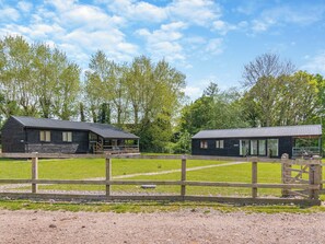 Exterior - 3 bedroom accommodation in Blacknest, near Alton (Blacknest, near Alton)