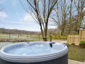 Outdoor spa tub - Farmhouse Cottage - UK1285 (Brocklebank, near Caldbeck and Uldale)
