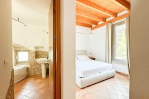 8 chambres, fer et planche Ă repasser, Internet gratuit, draps fournis
