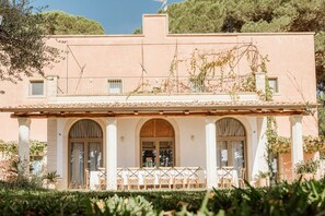 Exterior - Villa Salvatore - Eight Bedroom Villa, Sleeps 19 (Carpignano Salentino)