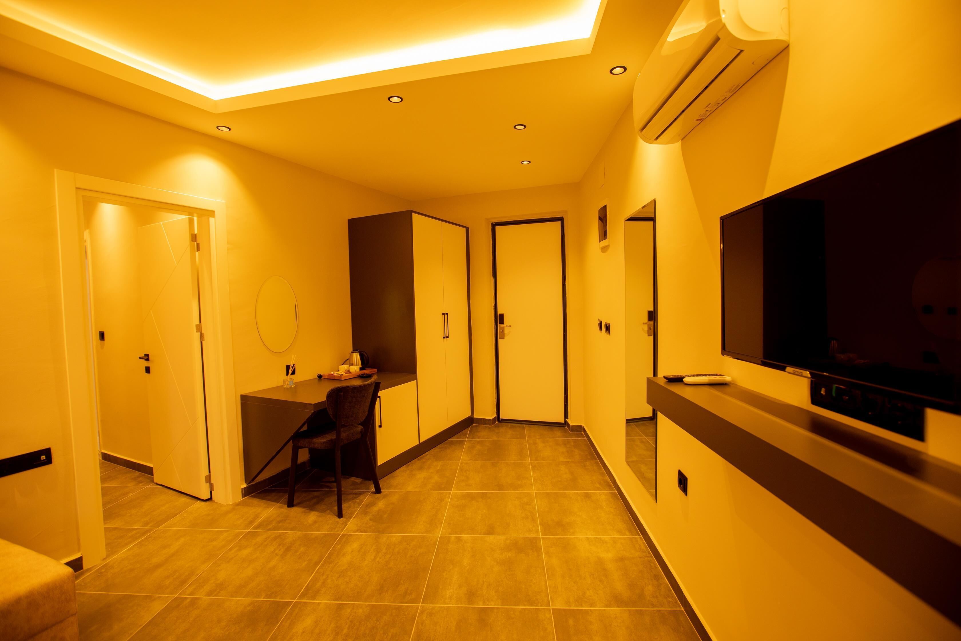 In-room safe, individually decorated, individually furnished, desk