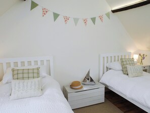 2 bedrooms, free WiFi, bed sheets - 2 bedroom accommodation in Winchester (Winchester)
