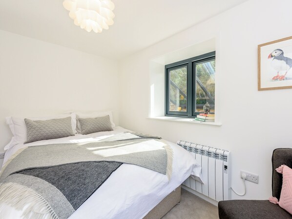 3 bedrooms, free WiFi, bed sheets