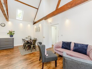 TV, fireplace - The Lodge at Oldbury Barns (Chichester)