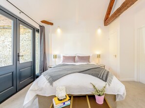 3 bedrooms, free WiFi, bed sheets