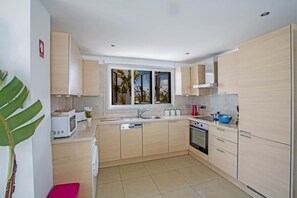 Dishwasher, highchair