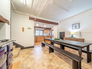 Lave-vaisselle, chaise haute, congélateur