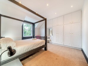 5 bedrooms, free WiFi, bed sheets