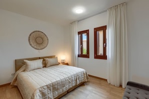 3 chambres, fer et planche à repasser, lit de bébé portatif, Wi-Fi