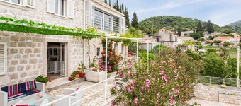 Villa Toni - Five Bedroom Villa, Sleeps 10