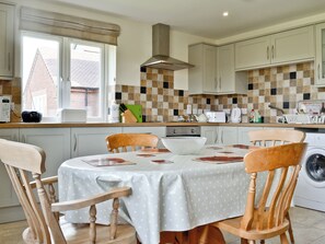 Dining - 2 bedroom accommodation in Malvern (Malvern)