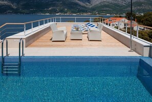 Piscina no terraço, piscina aquecida, espreguiçadeiras