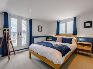 4 bedrooms, free WiFi, bed sheets - 4 bedroom accommodation in Felpham, near Bognor Regis (Felpham, near Bognor Regis)