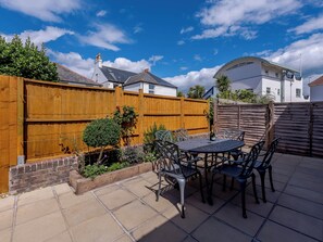 Outdoor dining - 4 bedroom accommodation in Felpham, near Bognor Regis (Felpham, near Bognor Regis)