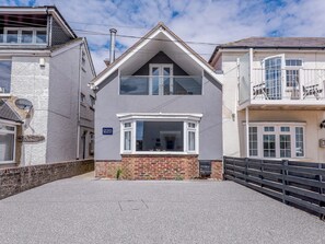 Exterior - 4 bedroom accommodation in Felpham, near Bognor Regis (Felpham, near Bognor Regis)