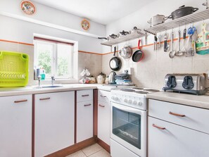 Lavavajillas, trona infantil y congelador