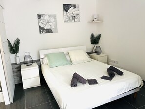 1 bedroom, bed sheets - Superb studio (Taradeau)